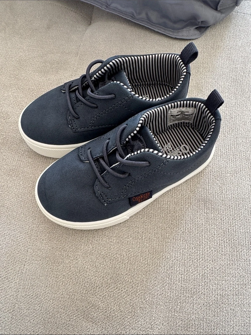OshKosh B'gosh Navy and White Kids Lace-Up Sneakers size 6M